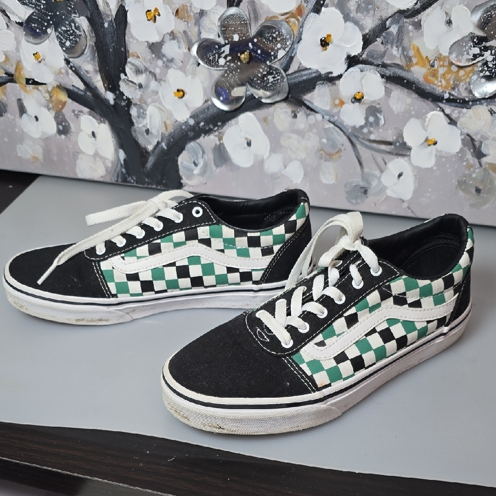 Vans Black and Green Checkered Shoes Youth/mens  Size 6 Womans Size 8